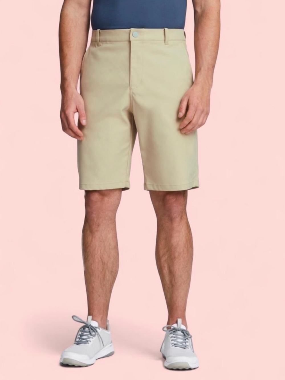 Lands' End Golf Men's Flat-Front Shorts in Khaki. Size 20 (32)